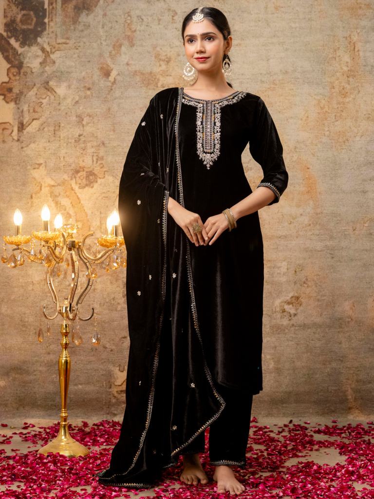 Velvet Noor 1 Pakisatnai Suits